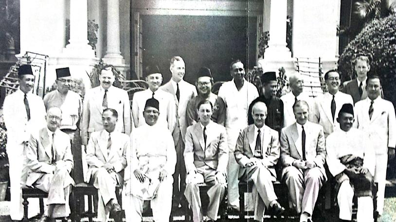 Kabinet Malaya 1955. Selepas pilihan raya persekutuan, Tunku Abdul Rahman menjadi Ketua Menteri, dan pendekatan Perikatan berubah daripada pakatan pilihan raya kepada teras kerajaan berautonomi.