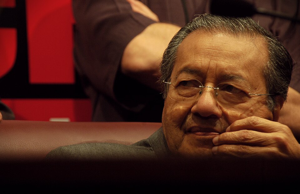 Mahathir. Selepas 1980-an, Malaysia memasuki zaman negara eksekutif yang lebih kuat, penswastaan, perindustrian dan projek mega.